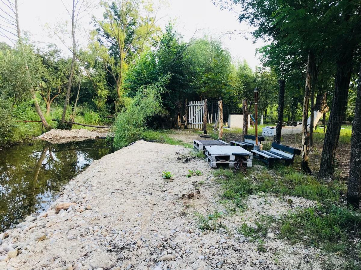 Camping In Clisura Dunarii Ieşelniţa 外观 照片